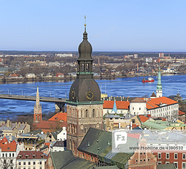 Lettland  Lettisch  Europa  Baltikum  Stadt  Riga  Architektur  Osteuropa Daugava  Fluss  Turm  Kathedrale  Gebäude  Haus  europ