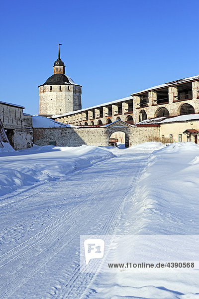 Europa  europäisch  Osteuropa  Russland  russisch  Architektur  Gebäude  Stadt  Vologda Gebiet  Region  Winter  Schnee  Kirillo-