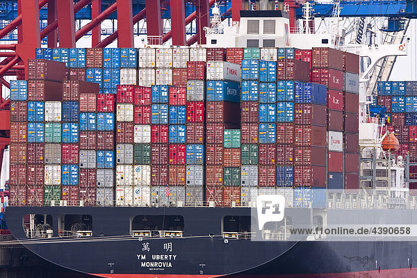 complex outside quay Burchard business containers container ports container port container ship container ships container terminal container terminals German Germany outdoors outside each other one another import euroquay Europe export exports freighters freight haulers freighter freighters stacked harbour port Hamburg trade commerce Hanseatic town import importation ship ships ship journey ship traffic towns cities town city towns cities piles large amounts day days daylight during day during day transport transport means of transportation loaded loading economy