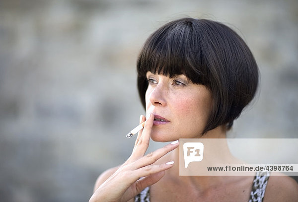Rauchende Frau