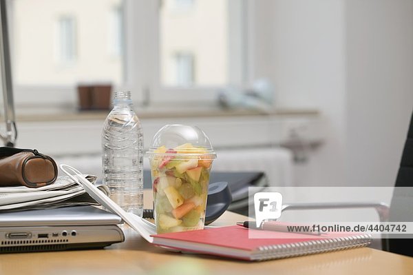 Wasser Frucht Salat Büro Flasche