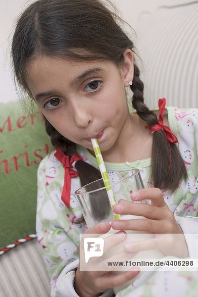 trinken Stroh Mädchen Milch