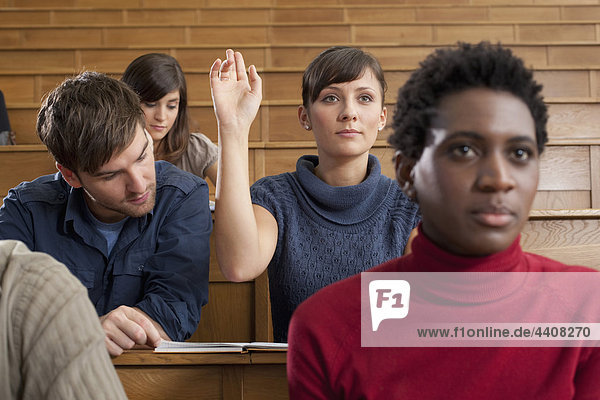 Deutschland Leipzig Universitätsstudenten im Klassenzimmer