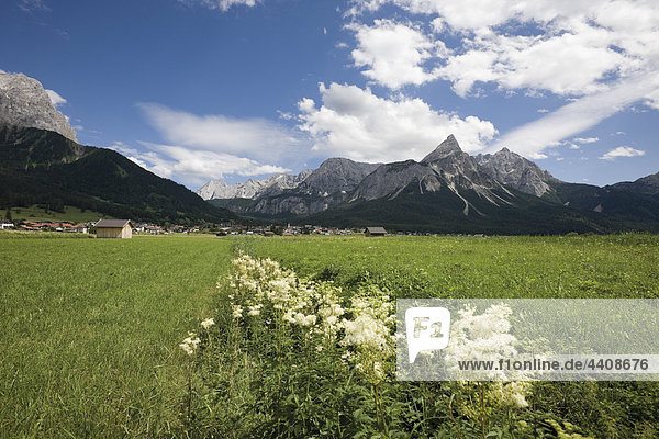 Österreich  Tirol  Mieming  Blick auf das Karwendelgebirge