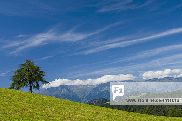 Italien  Südtirol  Bergblick mit Dolomiten im Hintergrund