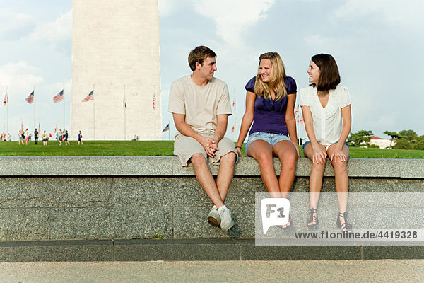 Freunde am Washingtoner Denkmal