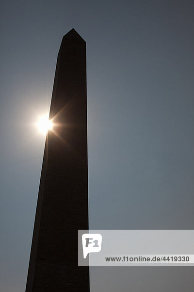 Sonnenlicht und Washingtoner Denkmal  Washington DC  USA