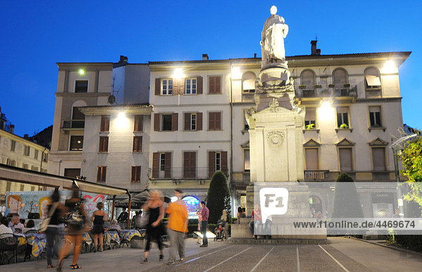 Italy  Lombardy  Como  Piazza Volta at dusk