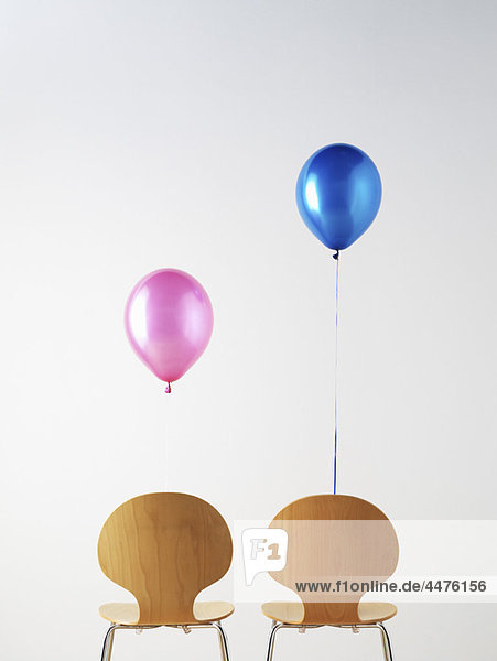 Bürostühle und Ballons