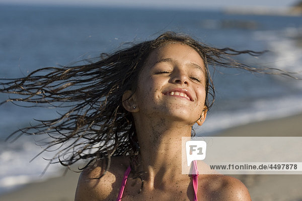 Mädchen  Porträt  Frankreich  Teen  Teenager  Badeanzug  Sommer  freudig fun