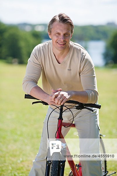 Mann auf Fahrrad