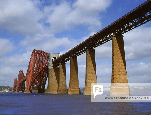 Firth of Fourth Zugbrücke South Queens Ferry Lothian Schottland U.K.