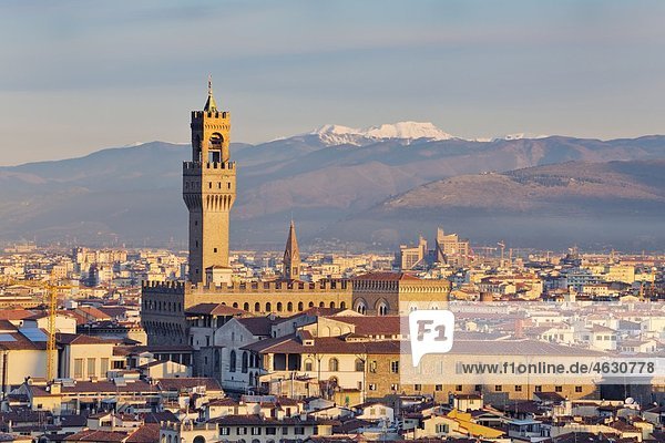 Italien  Toskana  Florenz  Palazzo Vecchio  Blick auf Rathaus und Stadt am Morgen
