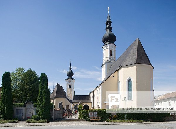Österreich  Land Salzburg  Flachgau  Berndorf  Blick auf die Pfarrkirche