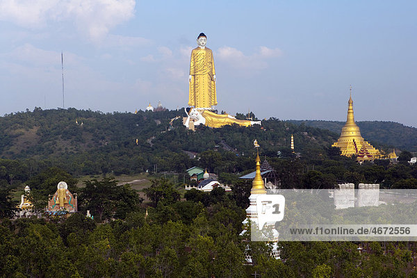 Stehender und liegender Buddha  Monywa  Myanmar