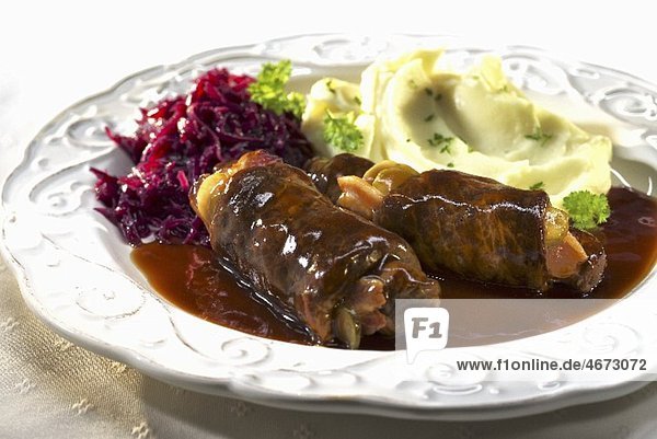 Rinderroulade mit Blaukraut und Kartoffelpüree