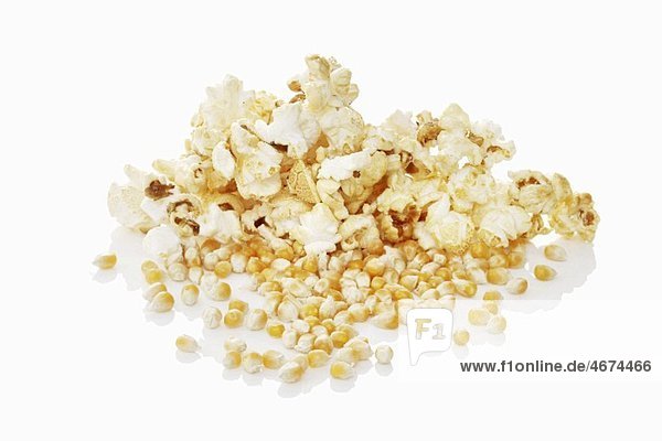Popcorn und Maiskörner