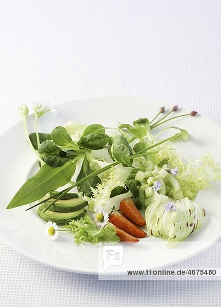 Aphrodites Frühlingssalat (Gemischter Salat mit Avocado und Erdbeeren)