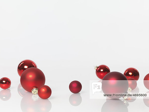 Weihnachtsdekoration Christbaumkugeln aus rotem Glas