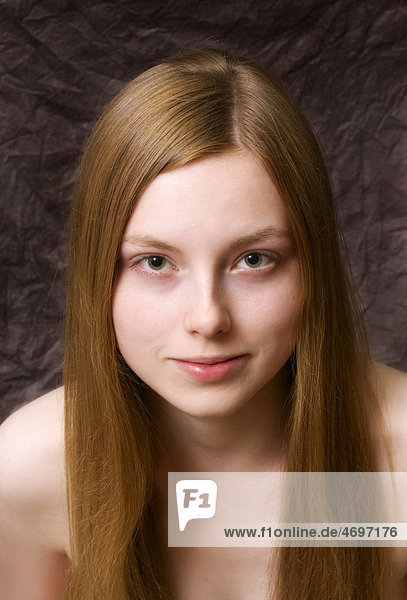 Junge Frau  19 Jahre  Porträt