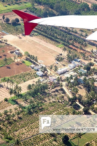 Graphical look of land and wings of flight from kingfisher airbus