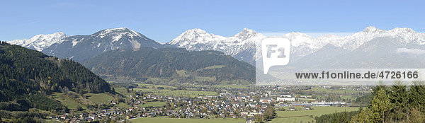 Stadt Admont und Haller Mauern  Admont  Gesäuse  Steiermark  Österreich  Europa