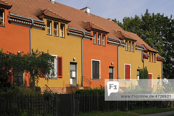 Gartenstadt Falkenberg, auch Tuschkastensiedlung oder Malkastensiedlung, Siedlungen der Berliner Moderne, von Bruno Taut, Weltkulturerbe der UNESCO, Gartenstadtweg 20 - 24, Altglienicke, Treptow, Berlin, Deutschland, Europa