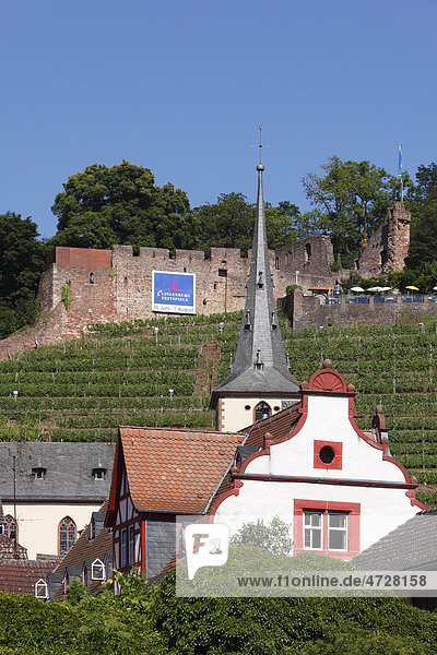 Klingenberg mit Burgruine Clingenburg Mainfranken Unterfranken Franken Bayern Deutschland Europa