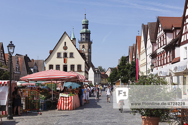 Marktplatz  Altes Rathaus und Stadtkirche  Lauf an der Pegnitz  Mittelfranken  Franken  Bayern  Deutschland  Europa