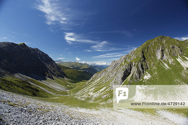Blick nach Westen unterhalb Weissfluhjoch im Sommer  2693 m  Parsennbahn  Davos  Plessur-Alpen  Graubünden  Schweiz  Europa