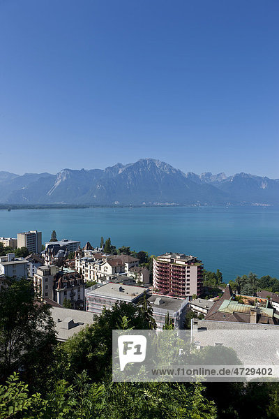 Blick auf Montreux  hinten der Genfer See  Montreux  Kanton Waadt  Schweiz  Europa Kanton Waadt