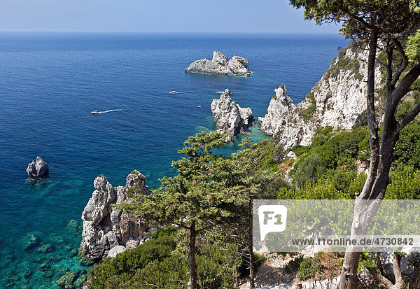 Wild-romantische Küste bei Paleokastritsa  Insel Korfu  Corfu  Nordwest-Korfu  Ionische Inseln  Griechenland  Südeuropa  Europa