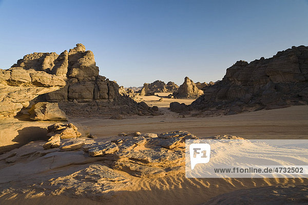 Felsformationen in der libyschen Wüste  Akakus Gebirge  Libyen  Sahara  Nordafrika  Afrika