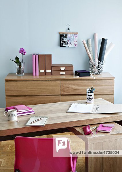 Bürostuhl Tabelle und lila in office