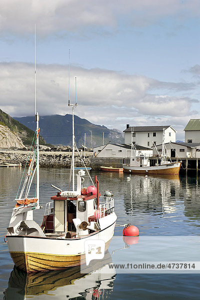 Fischerboot  Hamn¯y  Lofoten  Norwegen  Skandinavien  Europa