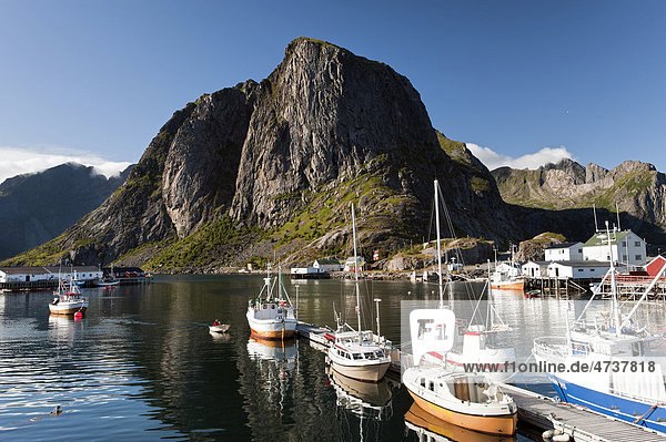 Fischerboote  Hamn¯y  Lofoten  Norwegen  Skandinavien  Europa