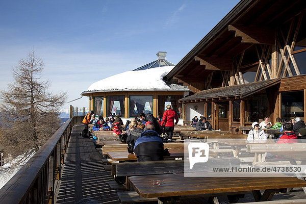Helmrestaurant 2060m  Helm  Naturpark Sextener Dolomiten  Vierschach  Sextental  Südtirol  Italien  Europa