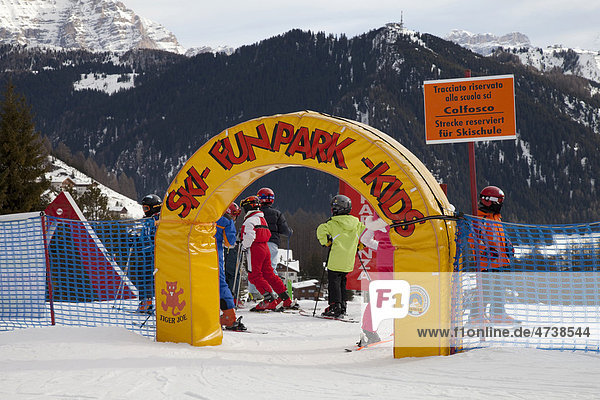 Ski-Funpark-Kids  Skischule  Kolfuschg  Colfosco  Gadertal  Badia Abtei  Dolomiten  Südtirol  Italien  Europa