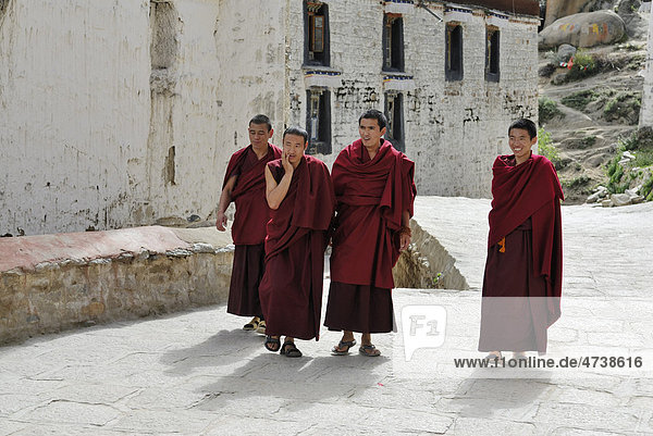 Tibetan monks  Drepung Monastery  Lhasa  Tibet  China  Asia