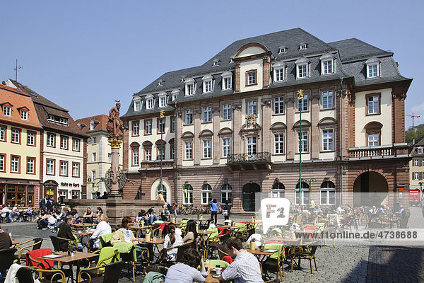 Rathaus  Herkulesbrunnen  Straßencafe  Marktplatz  Heidelberg  Baden-Württemberg  Deutschland  Europa