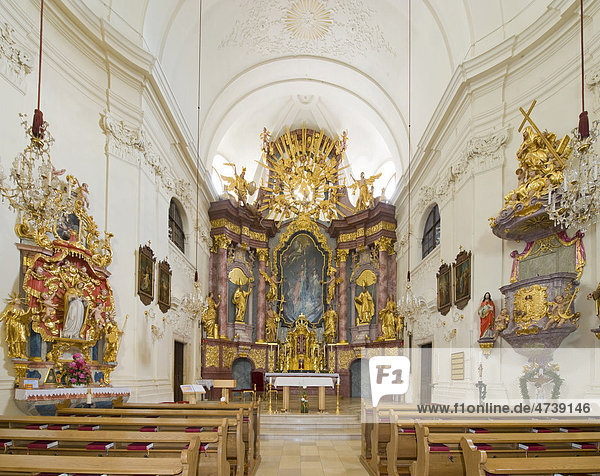 Marienaltar und Hochaltar  Kirche St. Jakobus der Ältere  Kirchberg  Bucklige Welt  Niederösterreich  Österreich  Europa