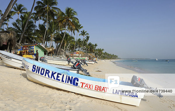 Bootsverleih am Strand  Punta Cana  Dominikanische Republik  Karibik