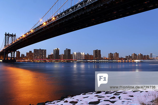 Skyline of New York City as seen from Brooklyn Heights  New York  USA