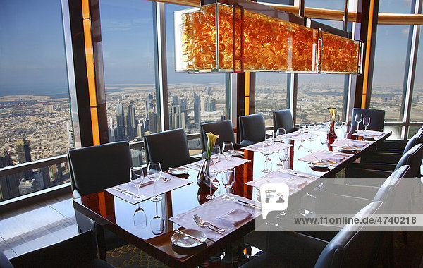Restaurant Atmosphere  höchstes Restaurant der Welt  im 122. Stockwerk  422 Meter hoch  im Burj Khalifa  Dubai  Vereinigte Arabische Emirate  Naher Osten