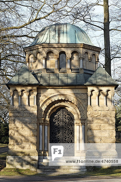 Pompöses Mausoleum der Familie Heynen um 1920 Nordfriedhof Düsseldorf Nordrhein-Wesrtfalen Deutschland Europa