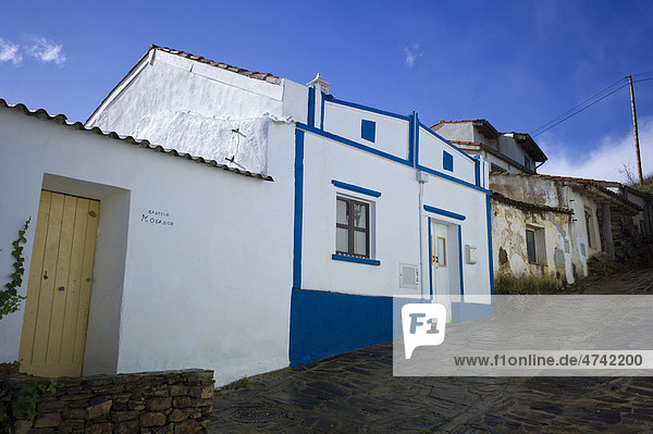 Landestypisches altes Dorf  renoviert und zu Hotels umgebaut  Pedralva  Lagos  Algarve  Portugal  Europa
