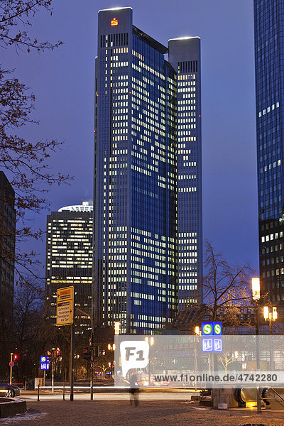 Blick auf das Hochhaus der Sparkasse  Frankfurt am Main  Hessen  Deutschland  Europa