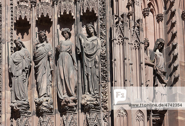 Gotische Kirchenfassade  Straßburger Münster  Liebfrauenmünster  Straßburg  Elsass  Frankreich  Europa