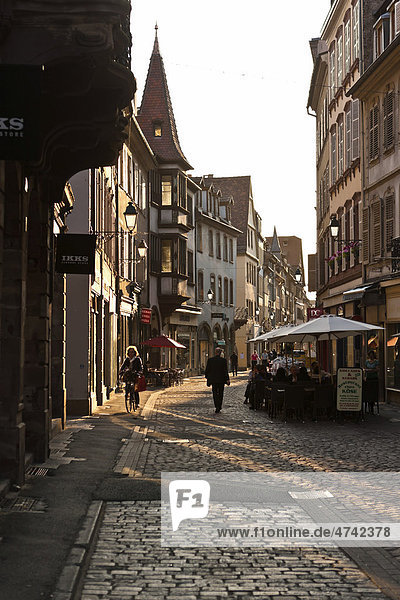 Straße in der Altstadt von Straßburg  Straßburg  Elsass  Frankreich  Europa