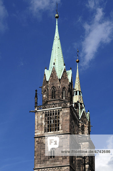 Türme der gotischen Lorenzkirche  Lorenzer Platz  Nürnberg  Mittelfranken  Bayern  Deutschland  Europa